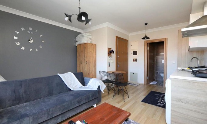 Pendik Apartamento | Studio Flat with Shared Pool near Sabiha Gokcen