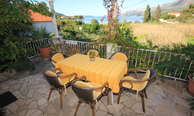 Kolocep Island Apartamento | Studio flat with terrace and sea view Koločep, Elafiti (AS-2182-a)