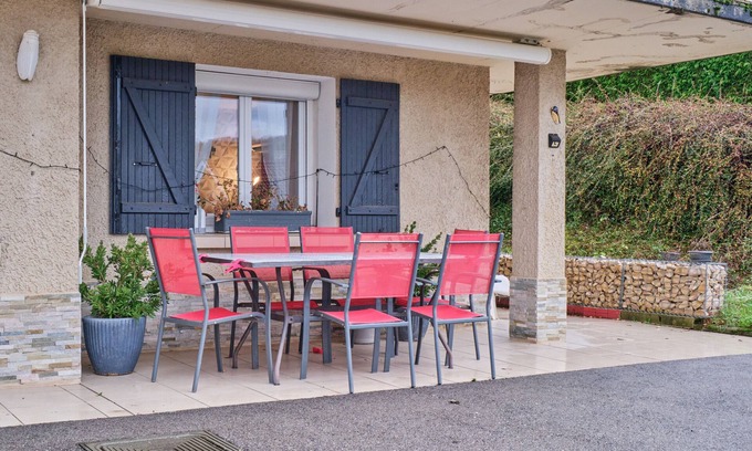 Saint-Victor-de-Cessieu Apartamento | Apartamento estudio con terraza privada, Wi-Fi y aire acondicionado