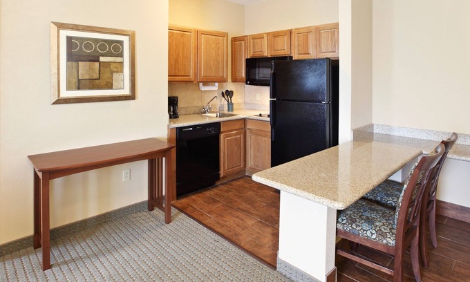 Rogers Apartamento | Studio | Free Breakfast + Fitness Center