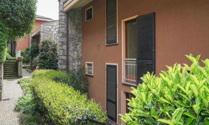 Porto Valtravaglia Apartamento | Studio Hermitage-4 by Interhome