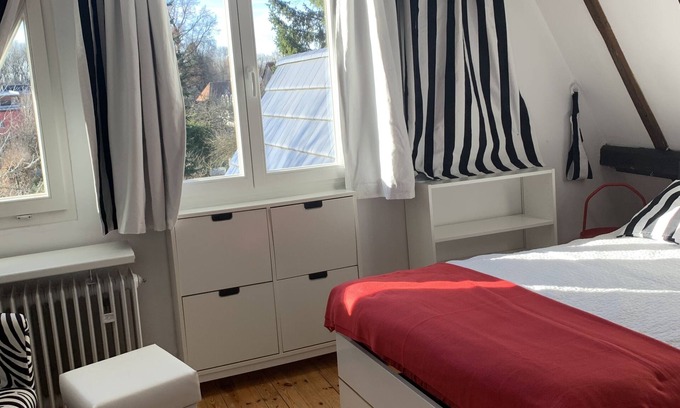 Obere Isarau Apartamento | Studio im Dachgeschoß