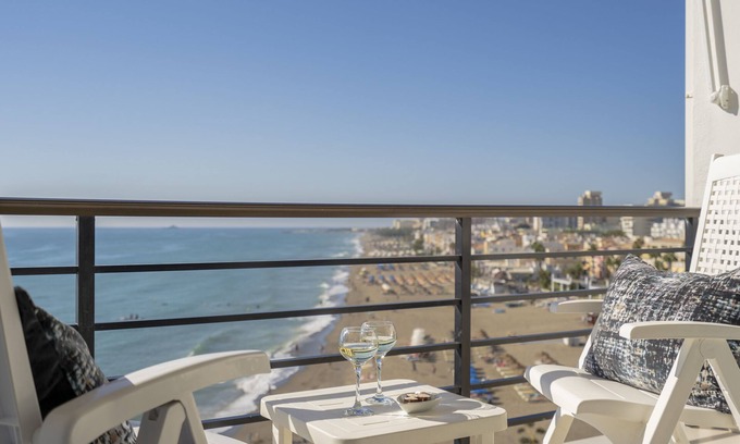 Torremolinos Condominio | Estudio en 1 línea de playa Carihuela CASTILL SANTA CLARA Wifi Piscina ascensor