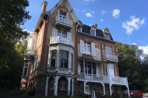 Villers-sur-Mer Apartamento | Studio in a 19th century villa with parking