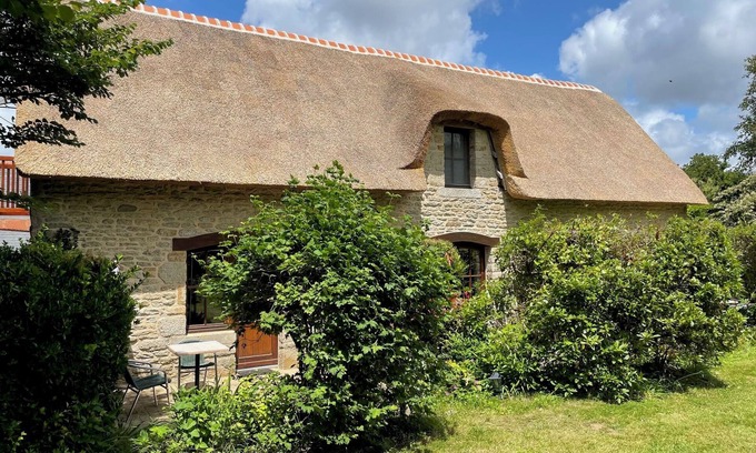 Plomeur Apartamento | Estudio en una hermosa casa de campo con techo de paja, cerca de Pointe de la Torche