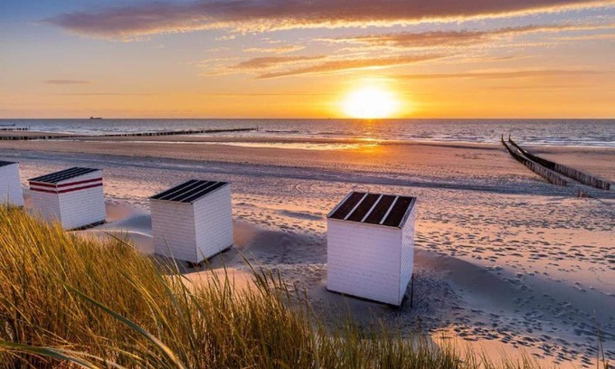 Domburg Casa | Holiday Home in the Middle of Seaside Resort