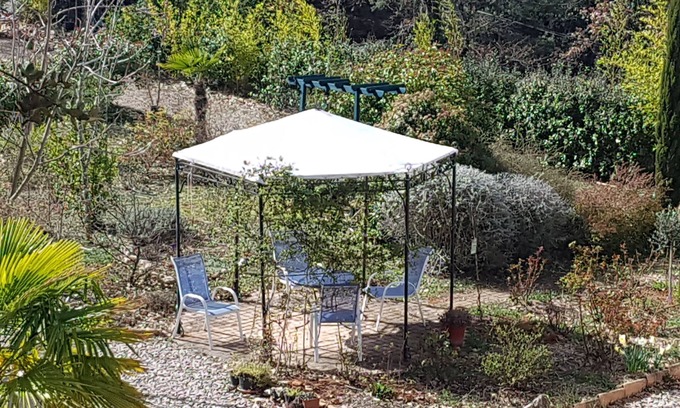 Esparron-de-Verdon Apartamento | Studio in the heart of nature, 10 minutes from Lac d'Esparron