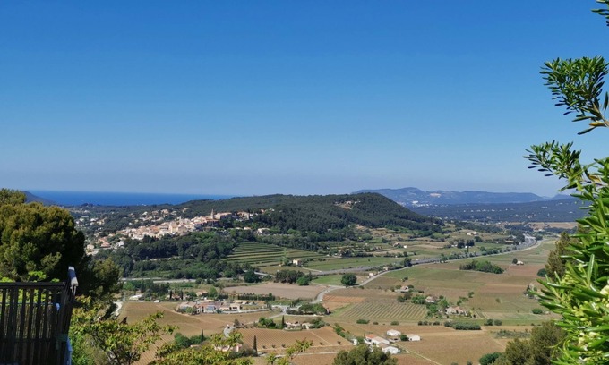 Village of Castellet Apartamento | Studio in the ramparts of the village of Le Castellet, 10 minutes from the beach
