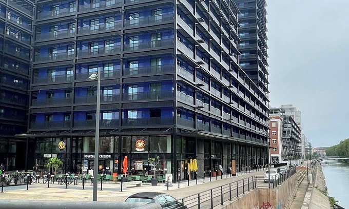 Neudorf Ouest Apartamento | Studio in tour Black Swans. Train station and Parliament direct streetcar Arrival 24/24.