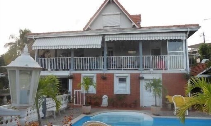 Le Lamentin Apartamento | Estudio en villa con acceso a piscina, jardín y vehículos en LAMENTIN en Martinica
