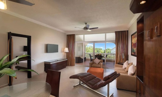 Los Maestros Hotel | Studio Living