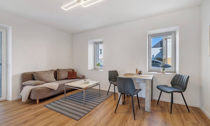 Ebingen Apartamento | Estudio 'Loft Am Bahnhof' con vistas a la montaña, Wi-Fi y aire acondicionado
