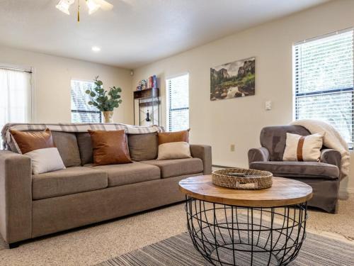 Oakhurst Apartamento | Studio Loft Near Yosemite with Kitchenette