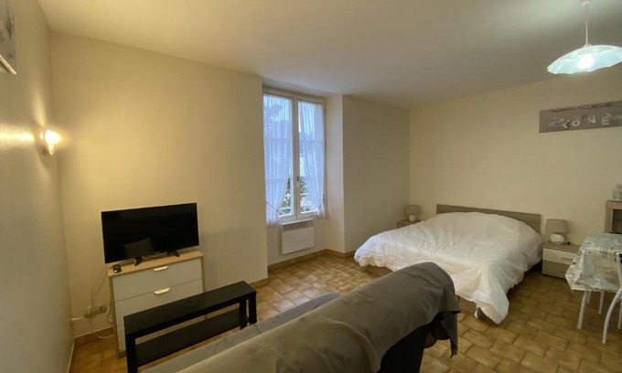 La Roche-Posay Apartamento | Studio lumineux au centre de La Roche-Posay avec Wi-Fi, proche des Thermes - FR-1-541-59