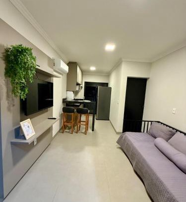 Santa Monica Apartamento | Studio Maia Aconchego e praticidade 190m da UFU