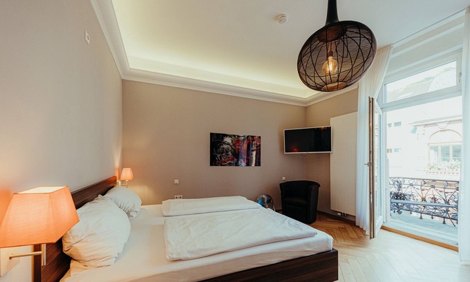 Weststadt Casa | Studio mit Balkon und Eigener Voll Ausgestatteter Kochnische