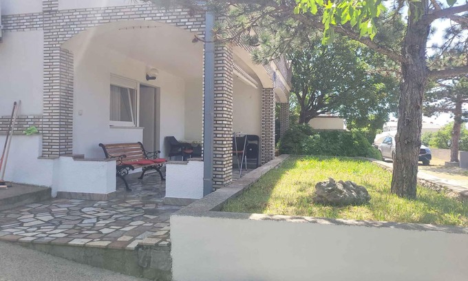 Klenovica Apartamento | Apartamento vacacional con terraza y vistas al mar a 150 m de la playa