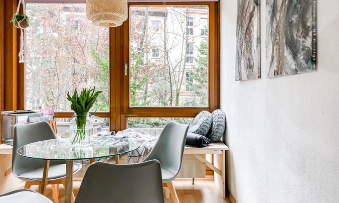 Wuerzburg Apartamento | Studio near Altstadt/w Workspace, Feng-Shui & Art