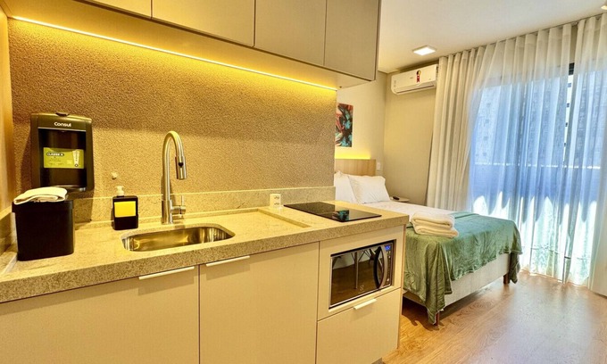 Matriz Apartamento | Studio near Shopping Mueller complete with parking space and air conditioning