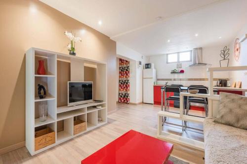 Begles Apartamento | studio next to bordeaux city center with a terrace