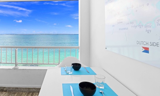 Grand Case Apartamento | estudio de nueve pies en el agua. Nuevos condominios pies en el agua.