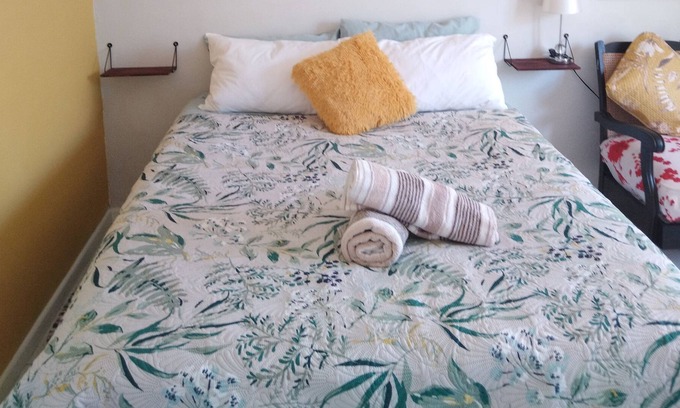 Langebaan Apartamento | Studio On Fairway. A Cozy Quaint Studio close to restaurants and main beach.