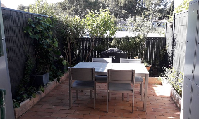 Saint-Cyr-sur-Mer Apartamento | Studio on garden level