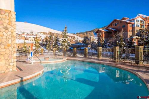 Crested Butte Casa | Studio Perfect Location 320 with Pool and Hot Tub