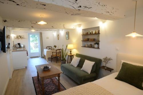 Orgeres Casa | Studio rénové calme avec extérieur proche Rennes