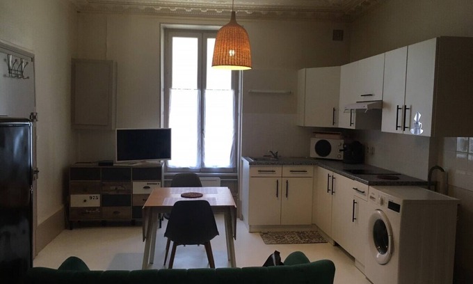 La Charite-sur-Loire Apartamento | Studio Spacieux en Centre Ville