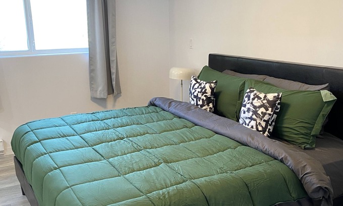 Blind Bay Apartamento | Studio Suite for 2 Shuswap Views King Bd Semi-Lakefront Beach Laundry