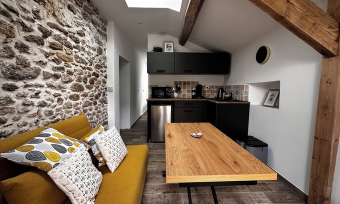 Saint-Mars-d'Outille Apartamento | Studio T1 with courtyard