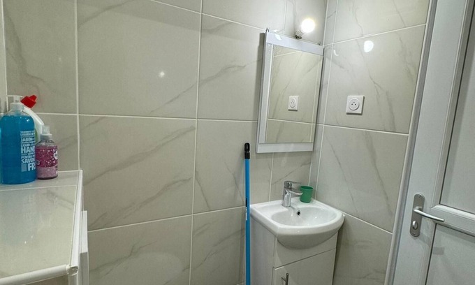 Sevran Casa | Studio Très Confortable Avec Grand Jardin Pour Stationner Véhicule Transports