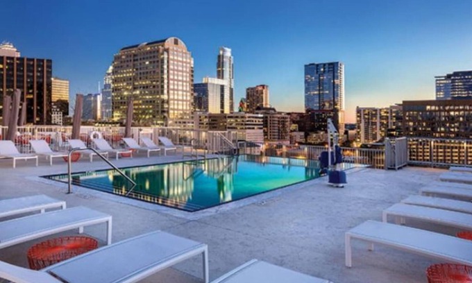 Civic District Condominio | Studio unit/Austin - Full Kitchen, W/D, Rooftop Pool, & More!