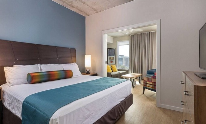 Civic District Condominio | Studio unit/Austin - Full Kitchen, W/D, Rooftop Pool, & More!