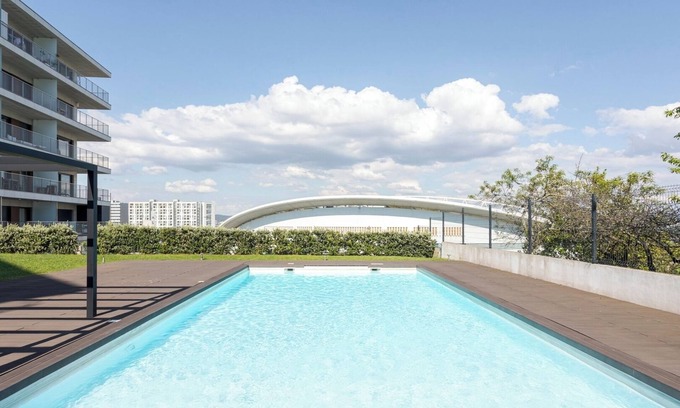 Campanha Apartamento | HostWise – Studio w/ Terrace, Pool and Gym by Dragão