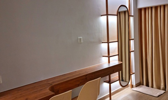 District 10 Casa | Studio with window- 5-min cab to central districts