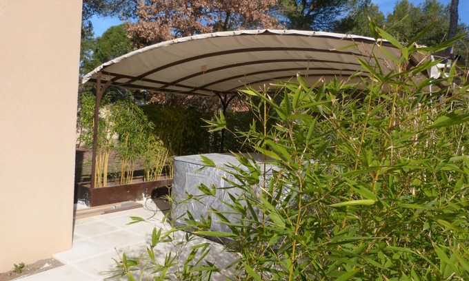 Pernes-les-Fontaines Apartamento | ESTUDIO CON JACUZZI con la sombra de OAKS