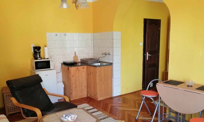 Gyenesdias Apartamento | Apartamento vacacional con un gran jardín bien cuidado