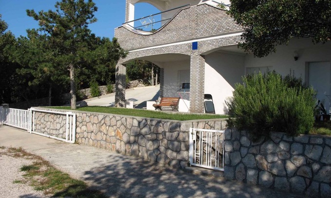 Klenovica Apartamento | Apartamento vacacional con aire acondicionado, balcón y vista al mar a 150 m de la playa