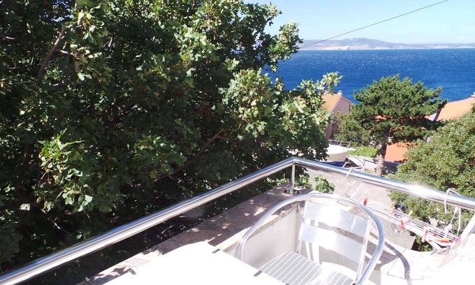 Klenovica Apartamento | Apartamento vacacional con balcón y vista al mar a 150 m de la playa