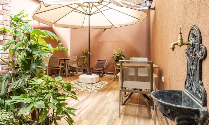 Rasimpasa Casa | Studio with Balcony Backyard 6 min to Bull Statue