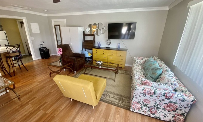 Spring Valley Apartamento | Studio with Full Kitchen Private Entrance
