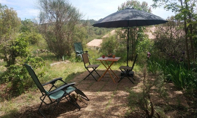 Greoux-les-Bains Apartamento | Studio with garden and tranquility