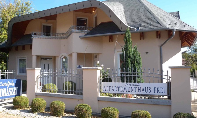 Gyenesdias Apartamento | Apartamento vacacional con internet, parrilla y pabellón