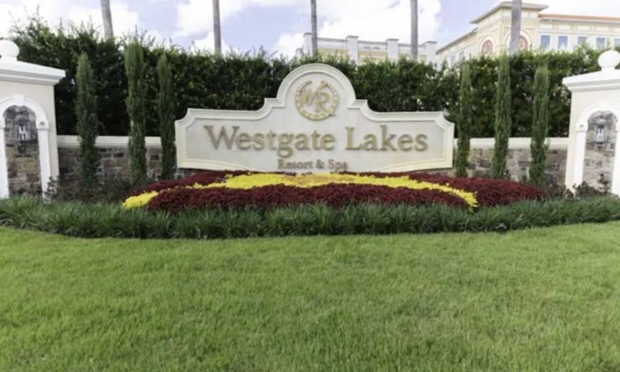 Florida Central Atlantic Coast Complejo | Studio with king-size bed + queen sleeper in a luxury resort near attractions.