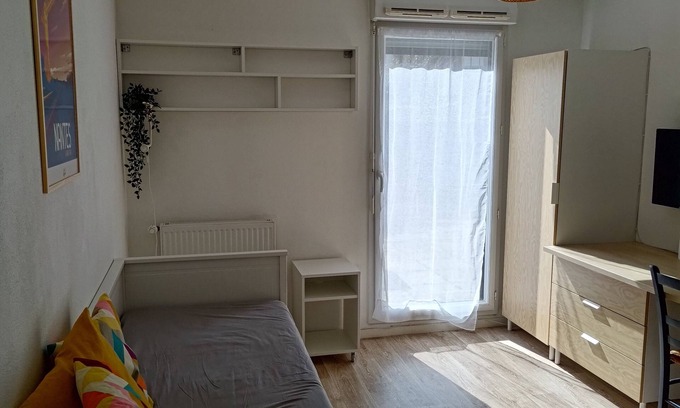 Ile Beaulieu Apartamento | Studio with large terrace near the station