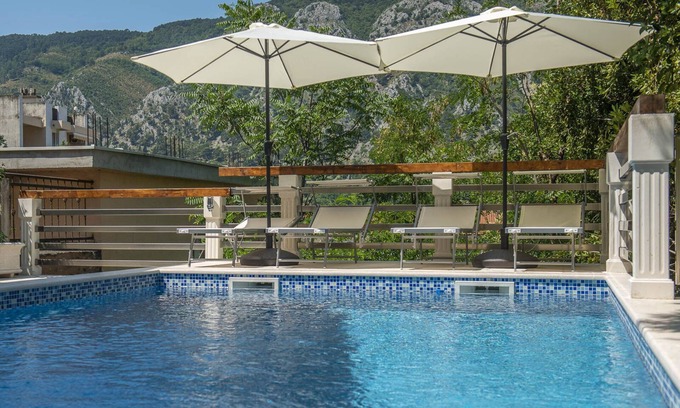 Kotor Apartamento | Studio With Pool Access Near Old Town Kotor