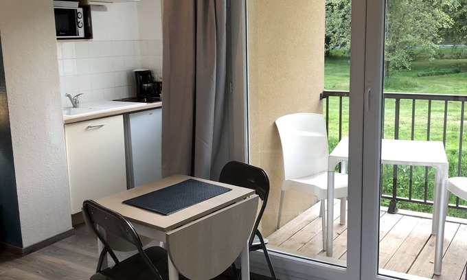 Equemauville Apartamento | Studio with swimming pool near Honfleur