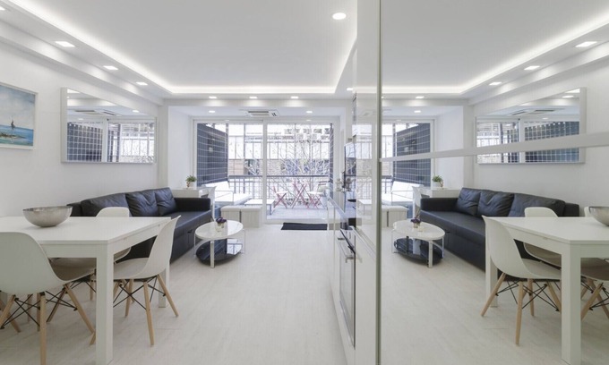 Lista Apartamento | Estudio con terraza y piscina en Barrio de Salamanca. Totalmente equipado, con A/C e internet